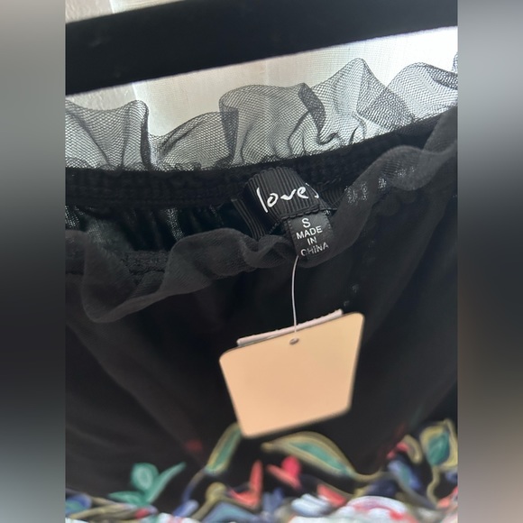 Black Off Shoulder Blouse with Flower Appliqué Details in Size S - Picture 4 of 7